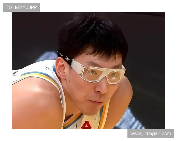 戴护目镜的足球巨星是谁他为何选择戴护目镜走红赛场