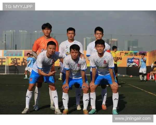 足球球星宽肩的魅力与优势如何助力他们在比赛中展现出更强的竞争力